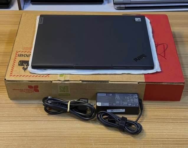 Lenovo ThinkPad X1 Carbon Gen 11 (i7 | 16GB RAM | 1TB SSD)  - Imagen 2