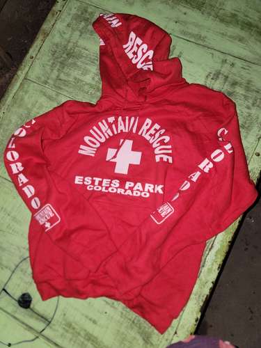 hoodie roja en 250 y chaqueta azul 