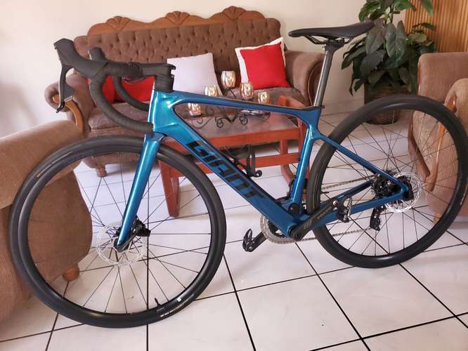 Giant Defy Advanced E+ Carbono Con asistencia eléctrica 