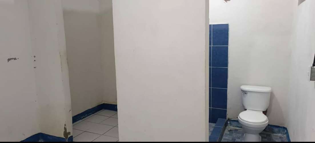 Propiedad en venta con cuarto independiente, excelente para renta en Anexo a los Jardines de Veracruz