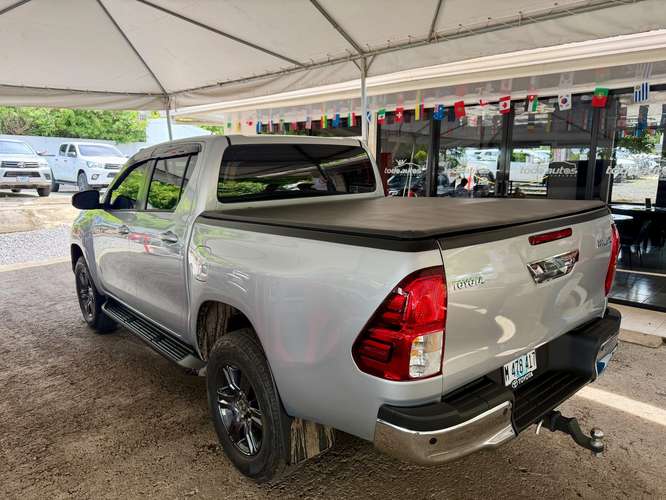 TOYOTA HILUX SR AÑO 2027 - Imagen 4
