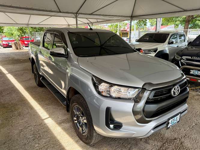 TOYOTA HILUX SR AÑO 2027 - Imagen 2