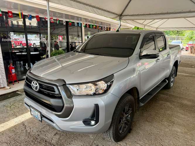 TOYOTA HILUX SR AÑO 2027