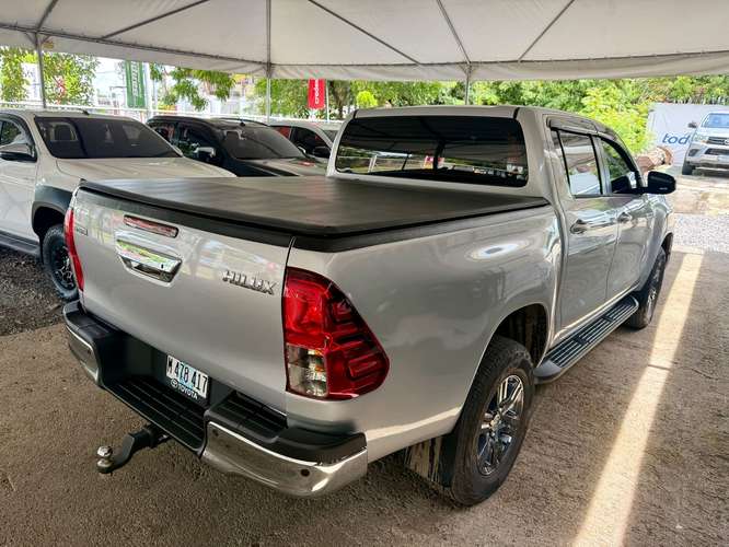 TOYOTA HILUX SR AÑO 2027 - Imagen 3