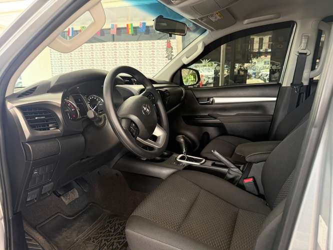 TOYOTA HILUX SR AÑO 2027 - Imagen 5