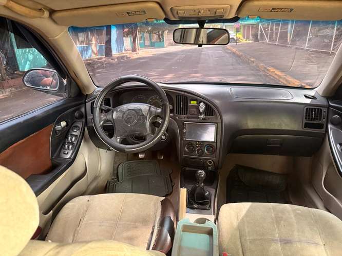 Vendo Hyundai Elantra año 2003 (mecanico) - Imagen 3