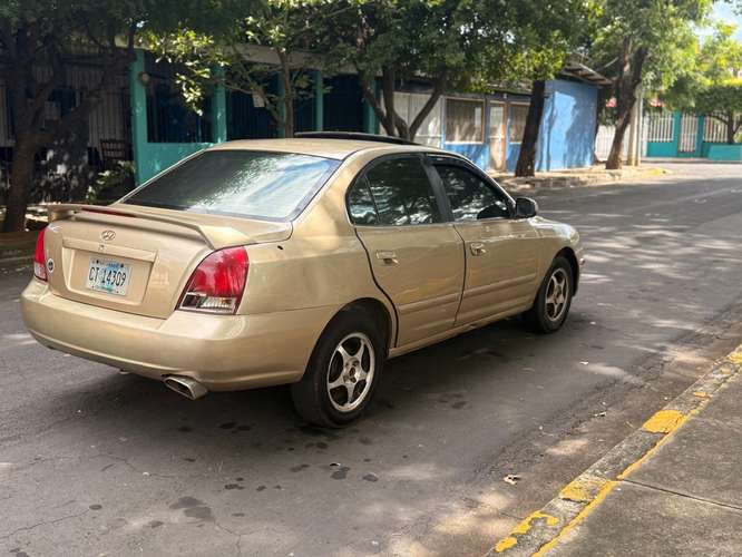 Vendo Hyundai Elantra año 2003 (mecanico) - Imagen 1