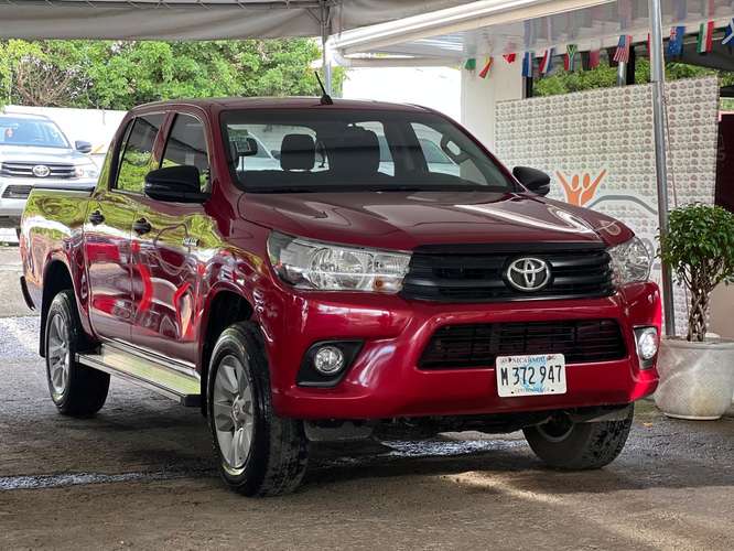 TOYOTA HILUX AÑO 2023