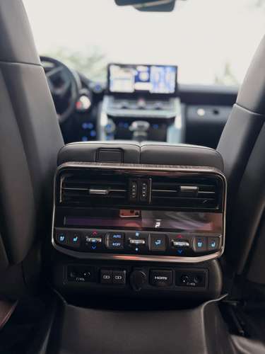 TOYOTA LAND CRUISER LC300
