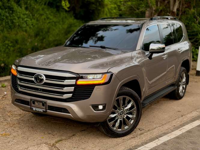 TOYOTA LAND CRUISER LC300