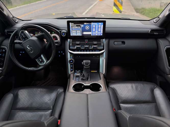 TOYOTA LAND CRUISER LC300
