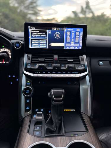 TOYOTA LAND CRUISER LC300
