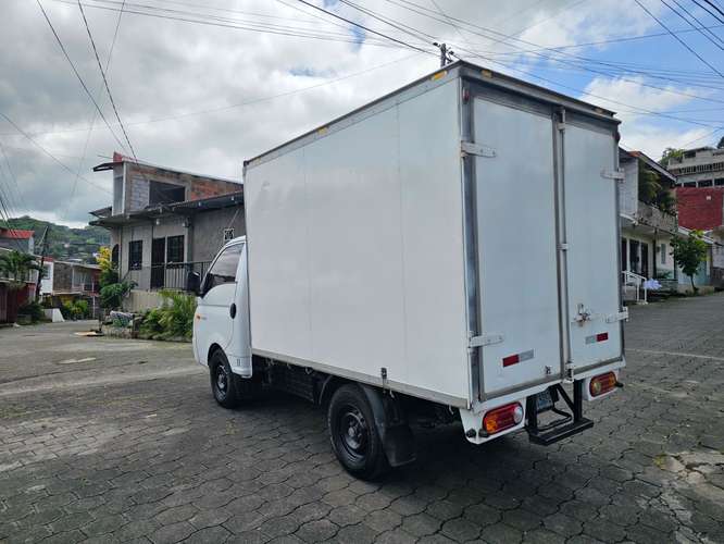 Vendo lindo y original camion hinday h100 con cajon