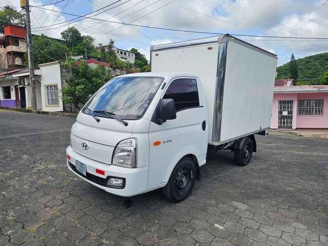 Vendo lindo y original camion hinday h100 con cajon