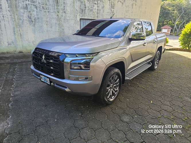 Vendo linda mitsubichi L200 4x4 seminueva poco uso 