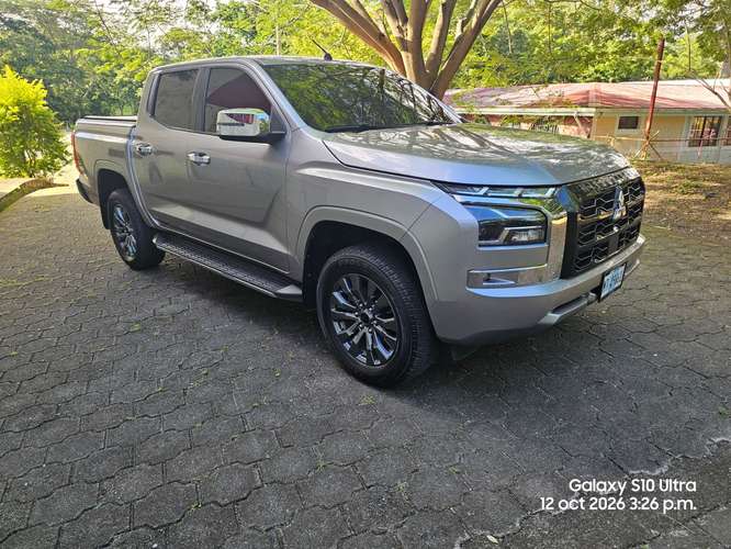 Vendo linda mitsubichi L200 4x4 seminueva poco uso 