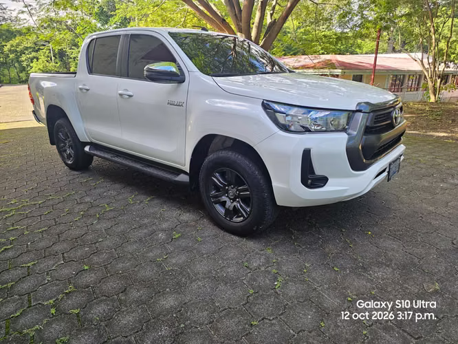 Venso toyota hilux sr intermedia 4x4 año 2025 mecaniac 