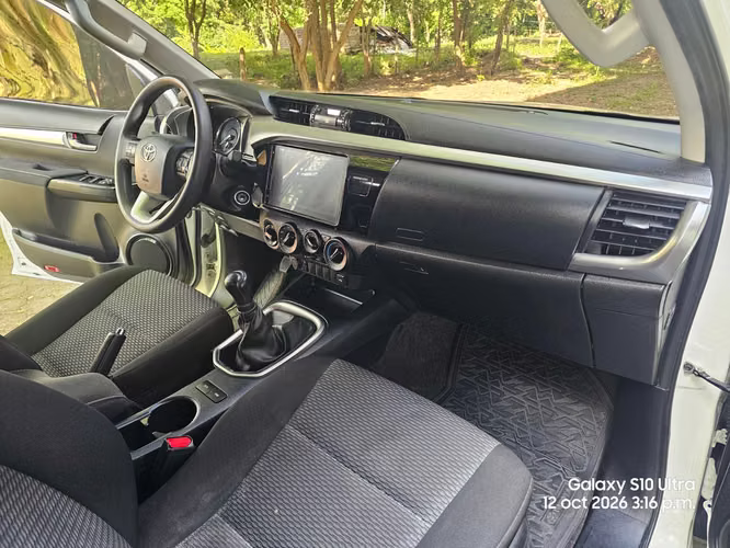 Venso toyota hilux sr intermedia 4x4 año 2025 mecaniac 