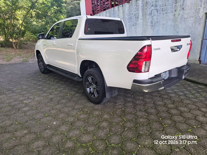 Venso toyota hilux sr intermedia 4x4 año 2025 mecaniac 