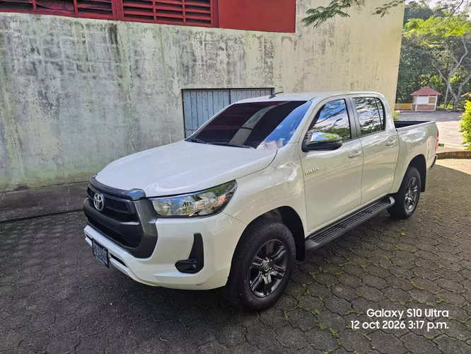 Venso toyota hilux sr intermedia 4x4 año 2025 mecaniac 