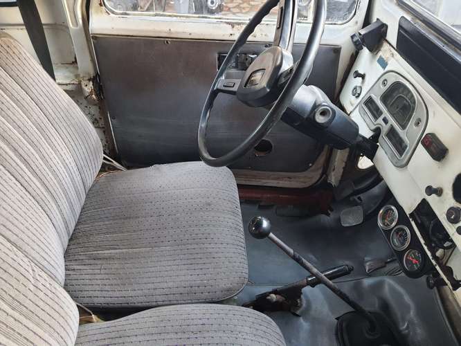Toyota Land Cruiser 1983 Diésel 4x4 – Motor recién overhauleado, llantas semi-nuevas - Imagen 6