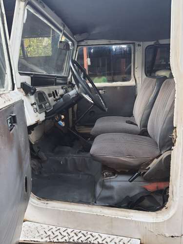 Toyota Land Cruiser 1983 Diésel 4x4 – Motor recién overhauleado, llantas semi-nuevas - Imagen 4