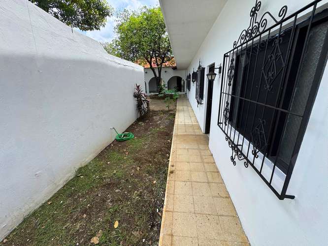 Prime Residential   Commercial Property on Avenida Debayle 5 Bedrooms, Le n, Nicaragua - Imagen 15