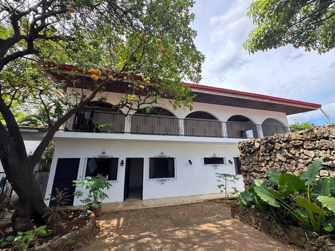 Prime Residential   Commercial Property on Avenida Debayle 5 Bedrooms, Le n, Nicaragua - Imagen 3