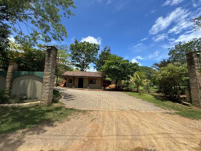 4-Bedroom Home Near TreeCasa