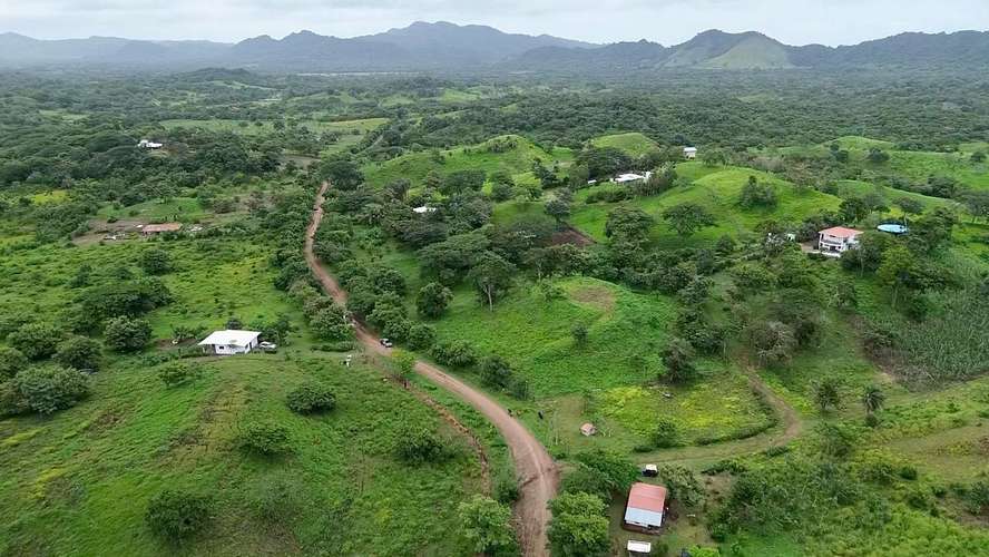 Peaceful Country Living on 2.5 Acres - Imagen 4