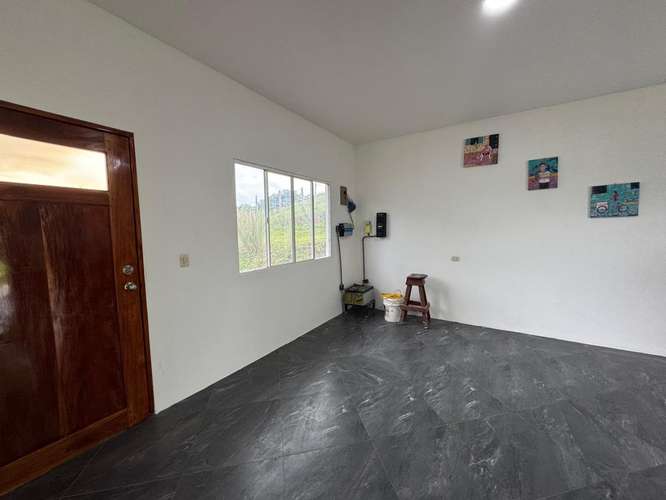 Peaceful Country Living on 2.5 Acres - Imagen 8