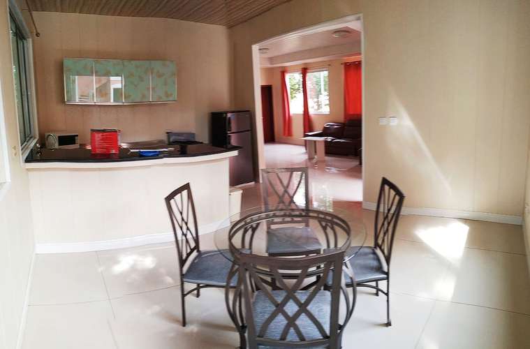 Alquilo apartamento amueblado en Los Robles 
