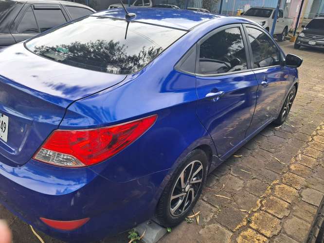 Hyundai año 2014, con transmisión automática y motor de gasolina - Imagen 4