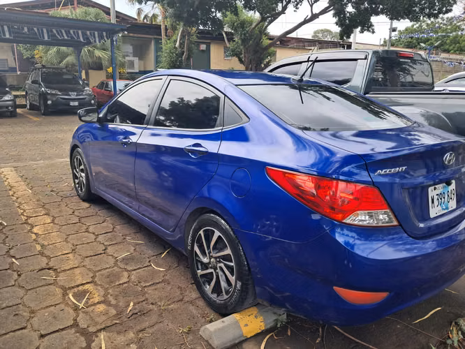 Hyundai año 2014, con transmisión automática y motor de gasolina - Imagen 3