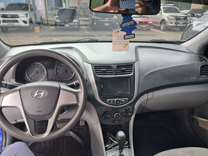 Hyundai año 2014, con transmisión automática y motor de gasolina - Imagen 8