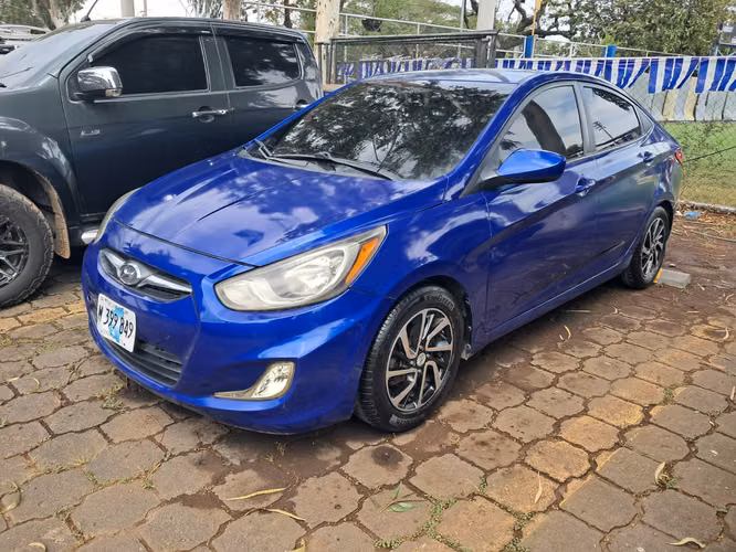 Hyundai año 2014, con transmisión automática y motor de gasolina - Imagen 2