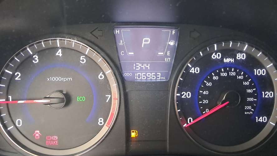 Hyundai año 2014, con transmisión automática y motor de gasolina - Imagen 9