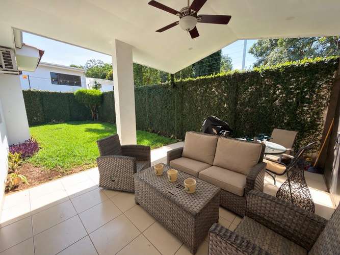  SE RENTA MODERNA CASA FULL AMUEBLADA EN LAS COLINAS - Imagen 9