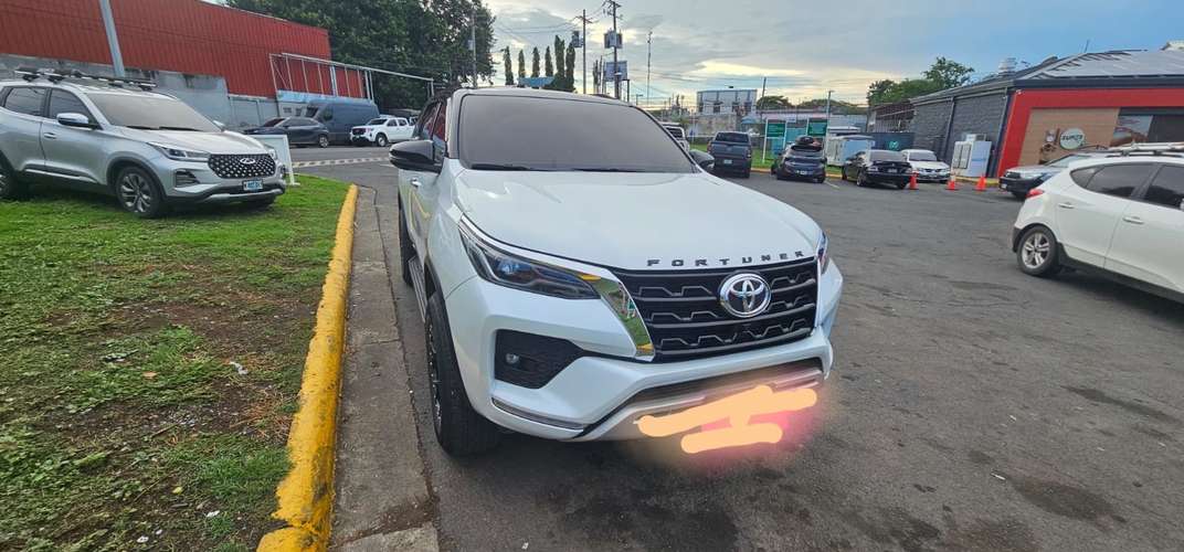 En venta preciosa FORTUNER año 2024 Diesel 4x4 - Imagen 13