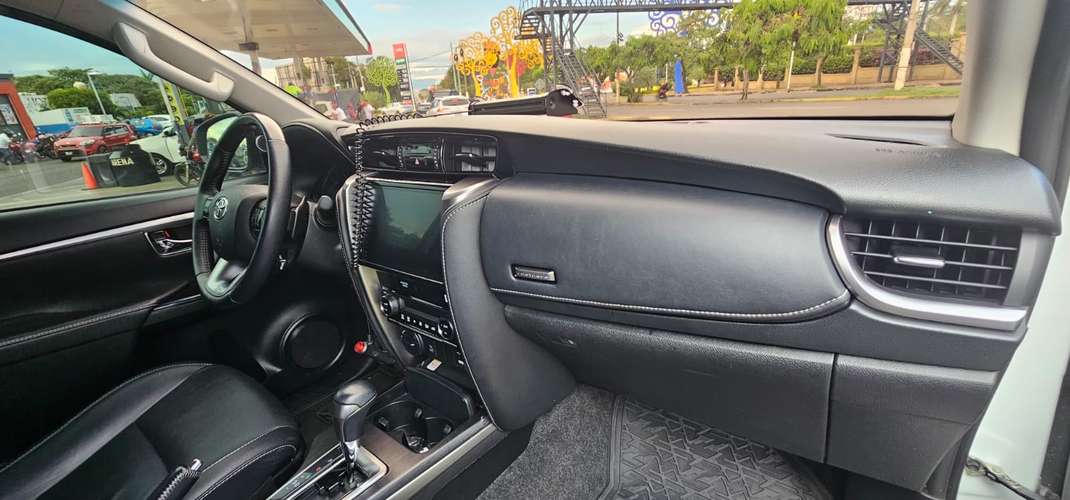En venta preciosa FORTUNER año 2024 Diesel 4x4 - Imagen 9