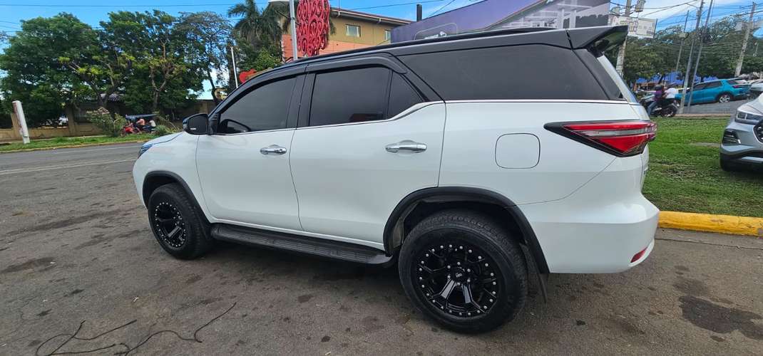 En venta preciosa FORTUNER año 2024 Diesel 4x4 - Imagen 1
