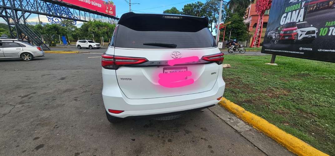 En venta preciosa FORTUNER año 2024 Diesel 4x4 - Imagen 6