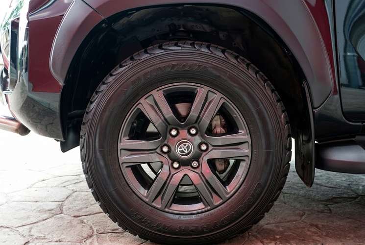  Dicen que el dinero no compra la felicidad… pero te compra esta HILUX SRV 2022 en NEGRO y te aseguro que es lo mismo.