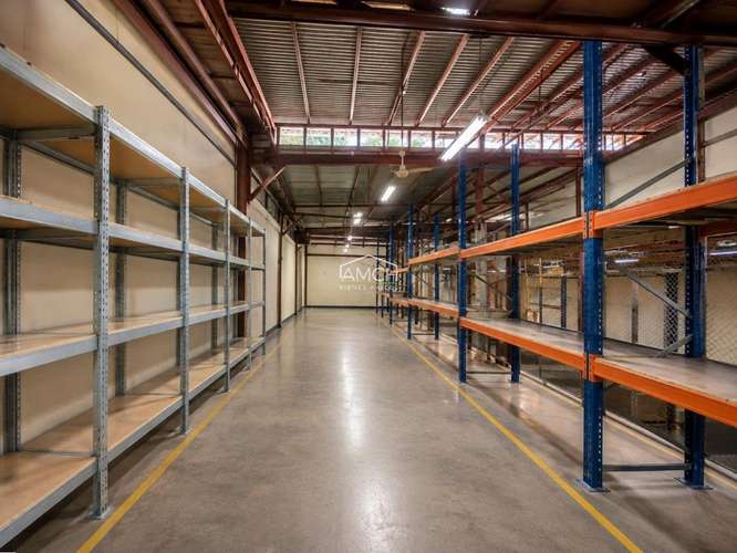 AM-Se Renta Propiedad Comercial con Bodega, Apta para Fábrica o Centro de Operaciones - Imagen 19
