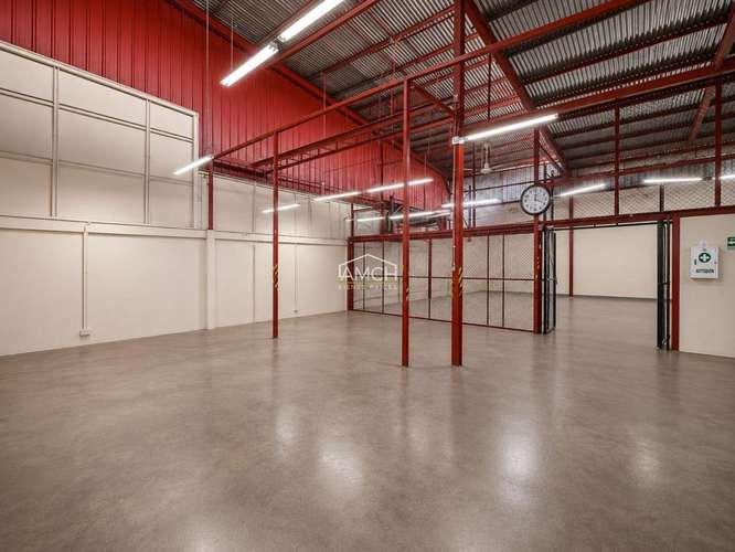 AM-Se Vende Propiedad Comercial con Bodega, Apta para Fábrica o Centro de Operaciones