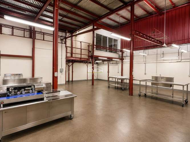 AM-Se Vende Propiedad Comercial con Bodega, Apta para Fábrica o Centro de Operaciones