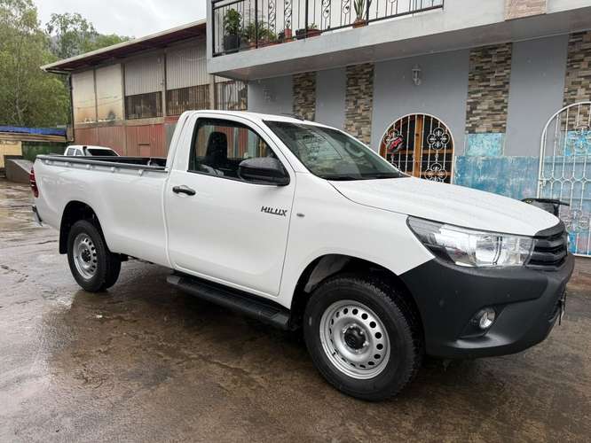 HILUX UNA CABINA