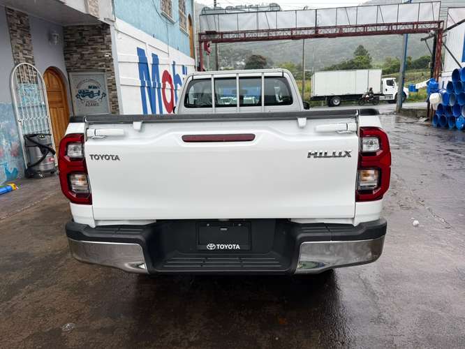 HILUX UNA CABINA