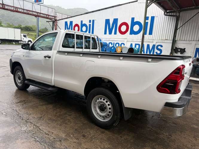 HILUX UNA CABINA