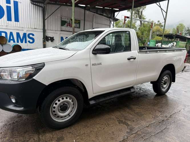 HILUX UNA CABINA